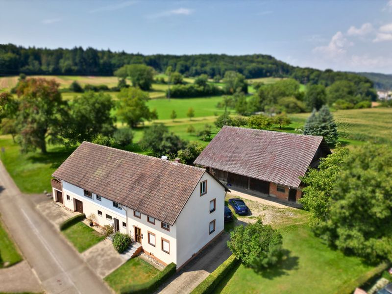 Großzügiges Anwesen mit Doppelhaus, Scheune & 5.170 m² Grundstück in Gottmadingen-Bietingen